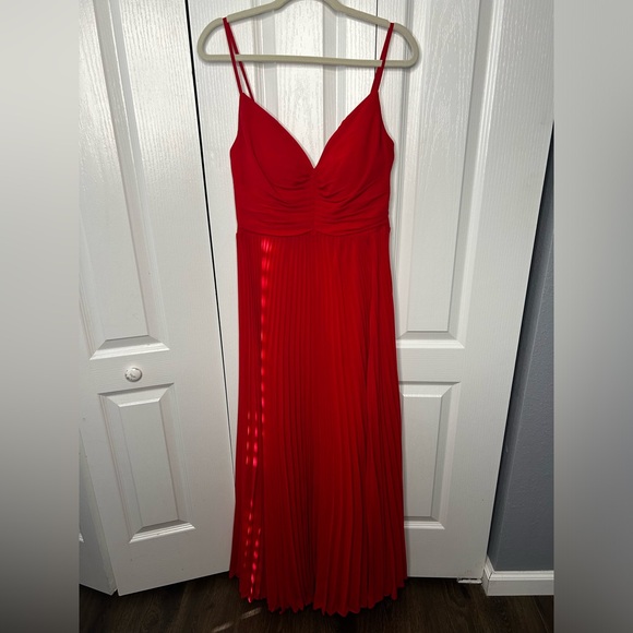 JJs House Dresses & Skirts - JJ House Women’s Red Pleated Sweet Heart Neck Line Sleeveless Maxi‎ Dress Size S